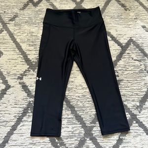 Under Armour Women’s Heat Gear No-Slip Waistband Capris size M